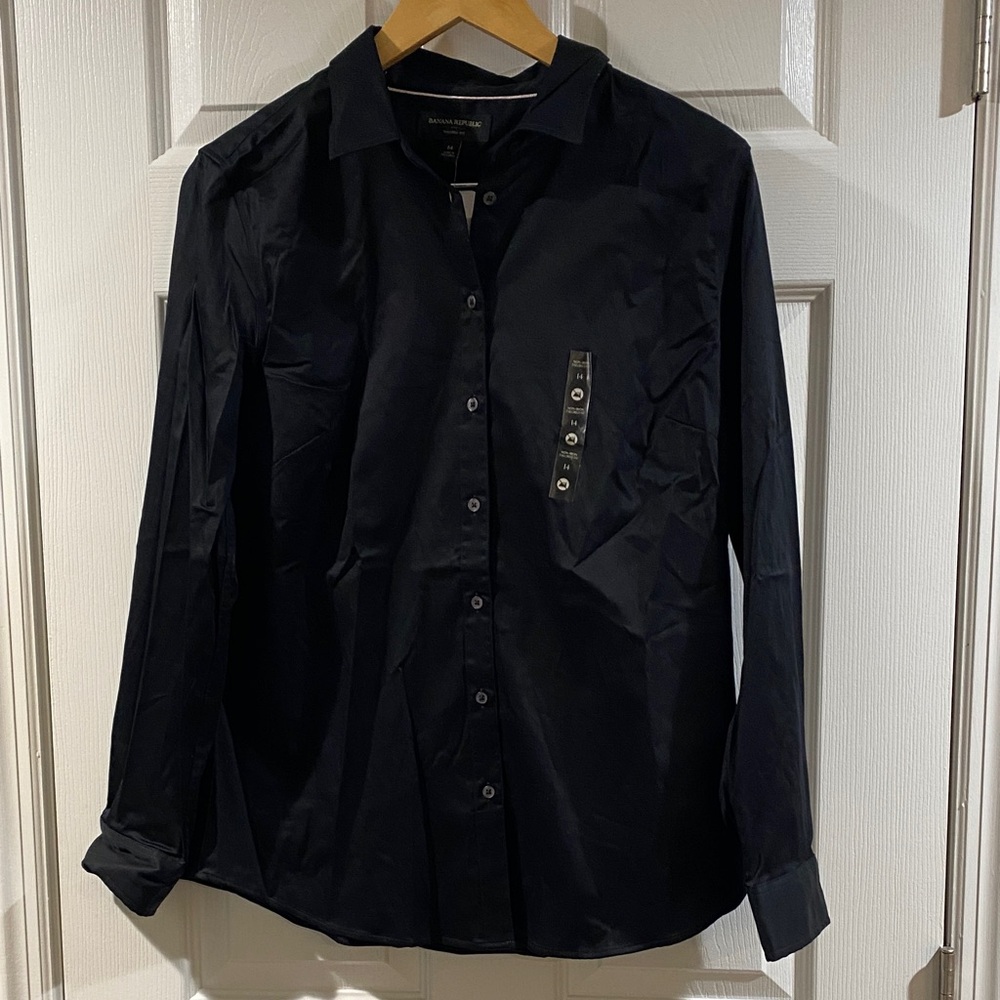 Banana Republic Factory Women’s Black Tailored Fit Button-Up Shirt Size - 14